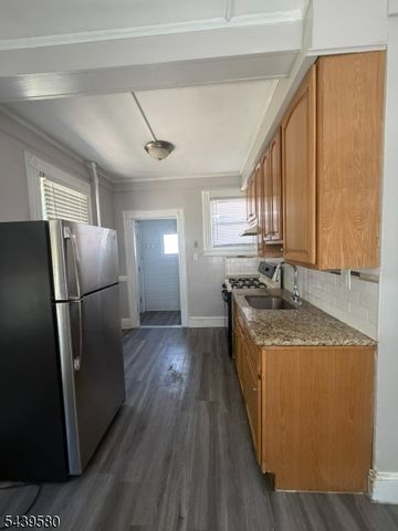 41 Outlook Ave, Hawthorne Boro, NJ 07506