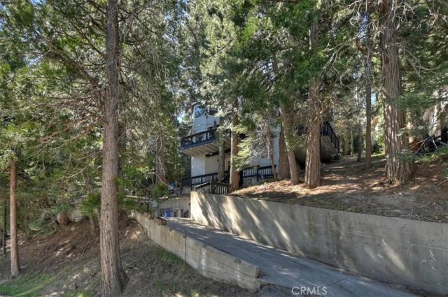 24607 Altdorf Drive, Crestline, CA 92325