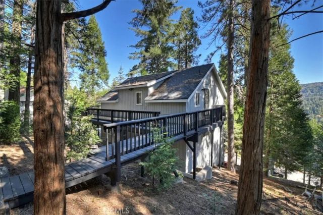 24607 Altdorf Drive, Crestline, CA 92325