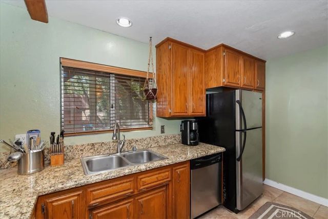 24607 Altdorf Drive, Crestline, CA 92325