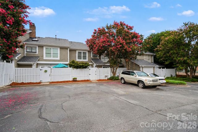 8205 Tradd Court, Charlotte, NC 28210