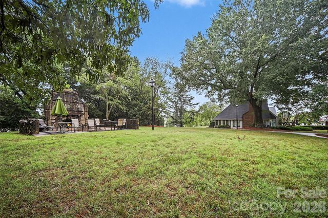 8205 Tradd Court, Charlotte, NC 28210