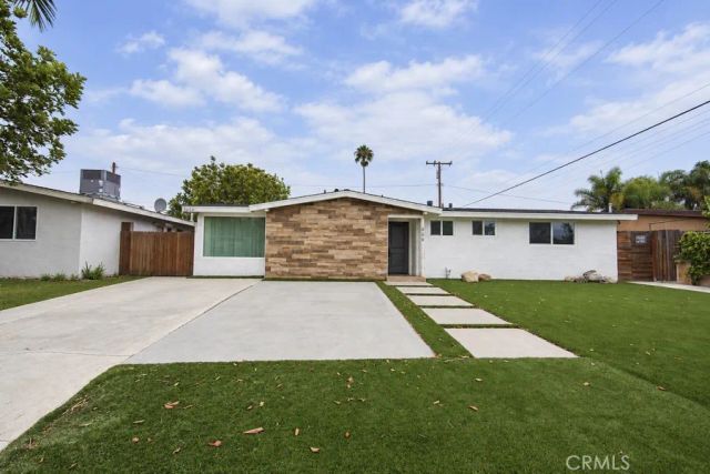 660 Beach Street, Costa Mesa, CA 92627