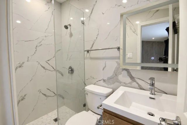 660 Beach Street, Costa Mesa, CA 92627