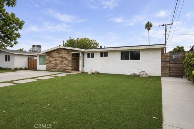 660 Beach Street, Costa Mesa, CA 92627