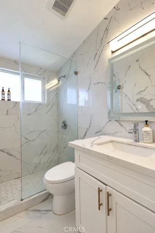 660 Beach Street, Costa Mesa, CA 92627