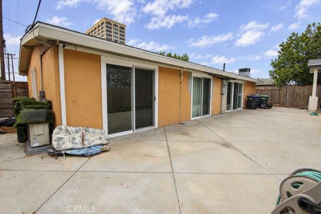 660 Beach Street, Costa Mesa, CA 92627