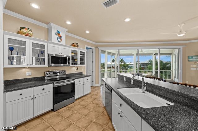 2315 Cherimoya LN, St James City, FL 33956
