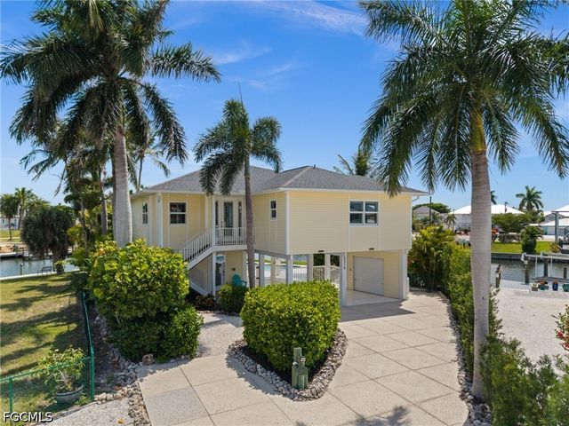 2315 Cherimoya LN, St James City, FL 33956