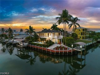 2315 Cherimoya LN, St James City, FL 33956