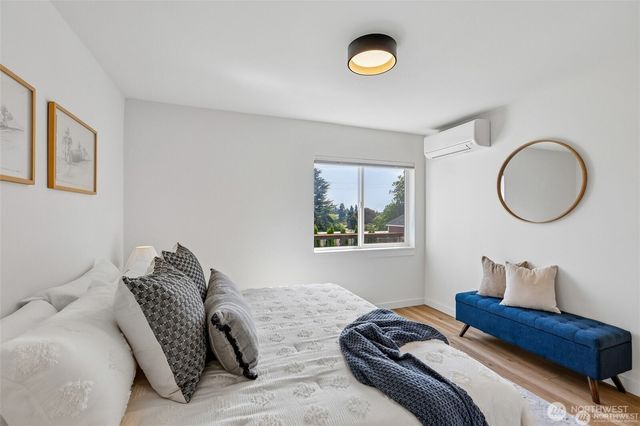 12038 N Park Avenue N, Seattle, WA 98133