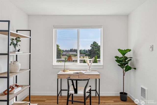 12038 N Park Avenue N, Seattle, WA 98133