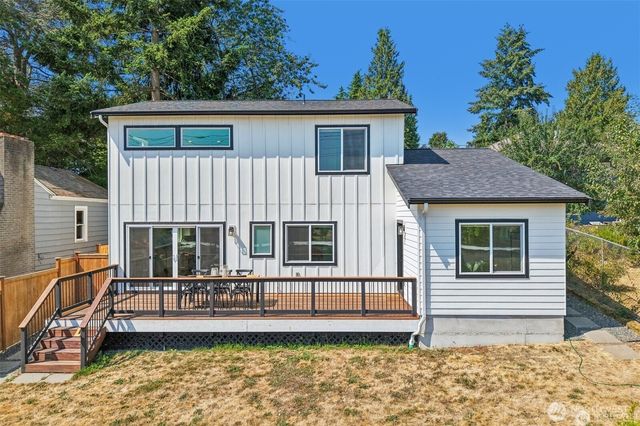 12038 N Park Avenue N, Seattle, WA 98133