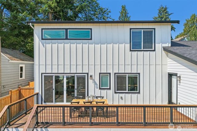 12038 N Park Avenue N, Seattle, WA 98133