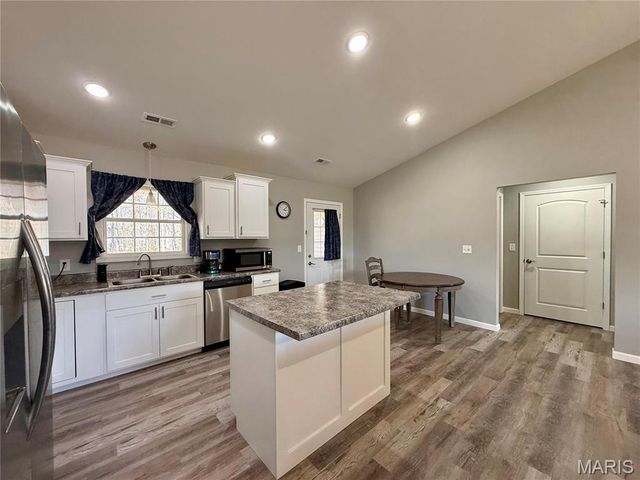 329 Apple Park Way, Poplar Bluff, MO 63901