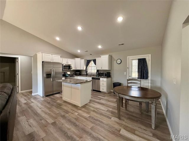 329 Apple Park Way, Poplar Bluff, MO 63901