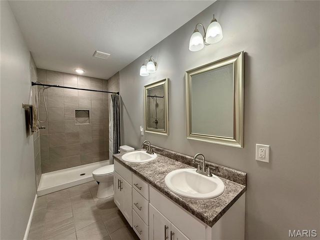 329 Apple Park Way, Poplar Bluff, MO 63901