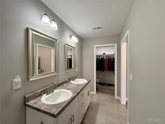 329 Apple Park Way, Poplar Bluff, MO 63901