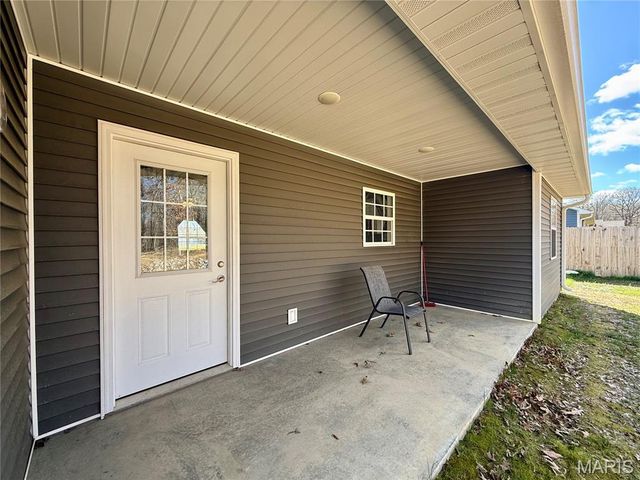 329 Apple Park Way, Poplar Bluff, MO 63901