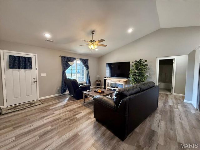 329 Apple Park Way, Poplar Bluff, MO 63901