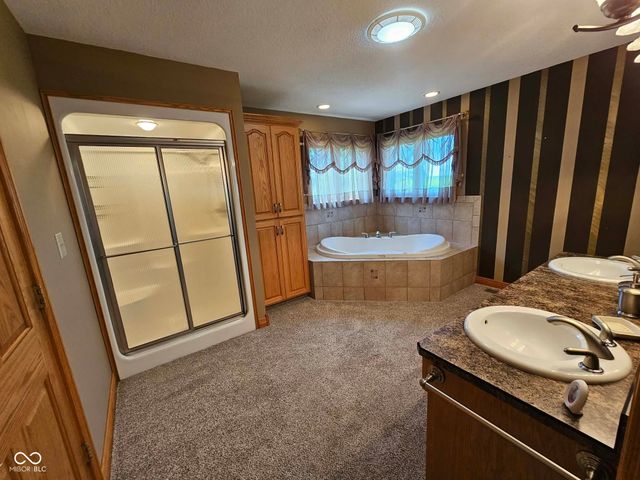 8709 W 1400 N, Elwood, IN 46036