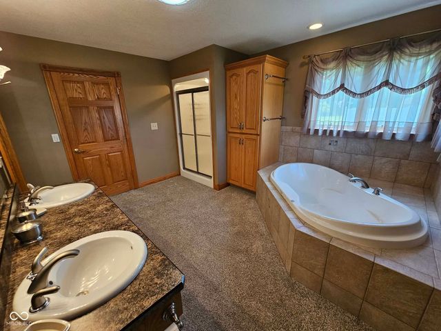 8709 W 1400 N, Elwood, IN 46036