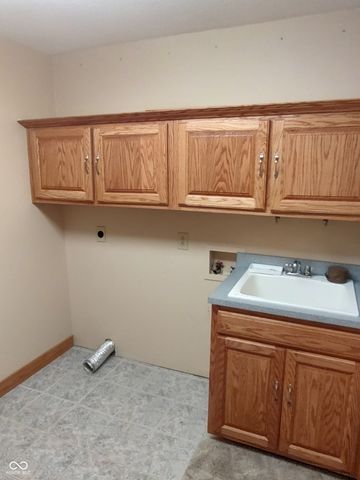 8709 W 1400 N, Elwood, IN 46036