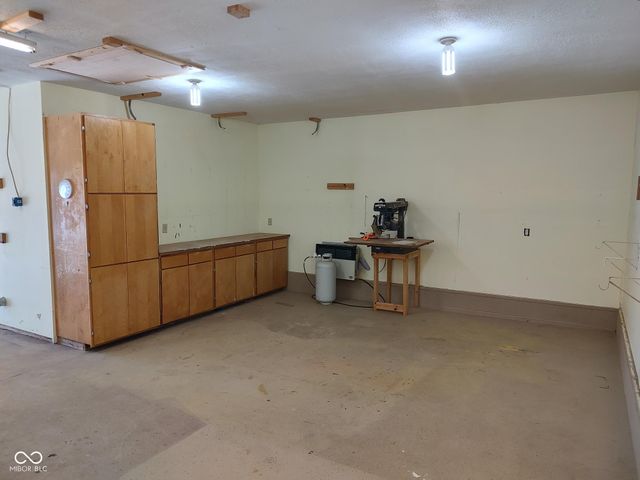 8709 W 1400 N, Elwood, IN 46036