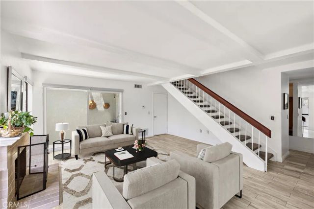 600 Lassen Ln, Costa Mesa, CA 92626