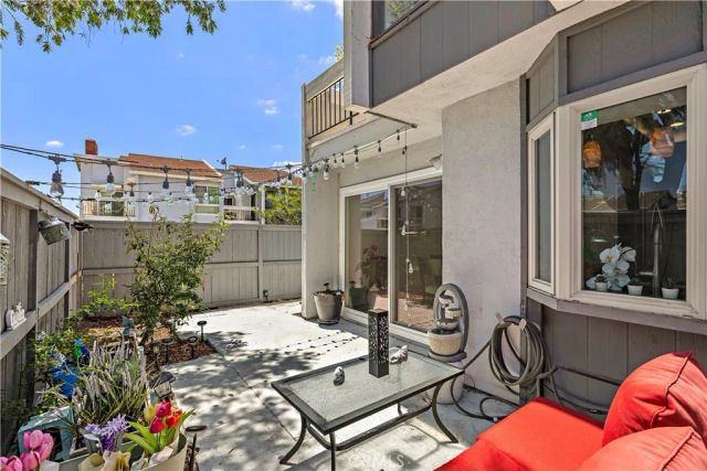 600 Lassen Ln, Costa Mesa, CA 92626