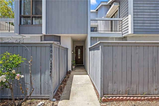 600 Lassen Ln, Costa Mesa, CA 92626