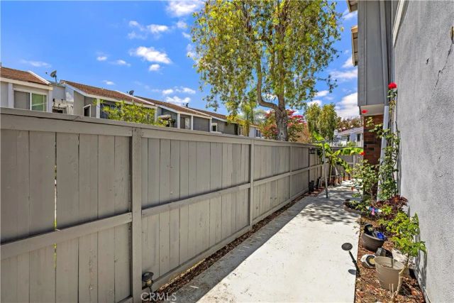 600 Lassen Ln, Costa Mesa, CA 92626