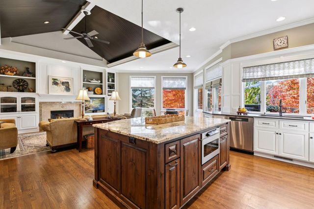 18709 Melrose Chase, Eden Prairie, MN 55347