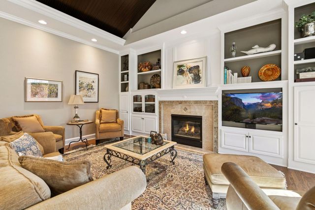 18709 Melrose Chase, Eden Prairie, MN 55347