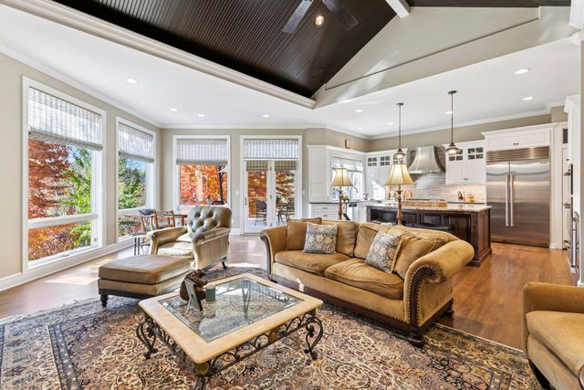 18709 Melrose Chase, Eden Prairie, MN 55347