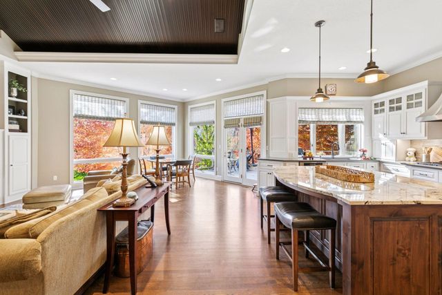 18709 Melrose Chase, Eden Prairie, MN 55347