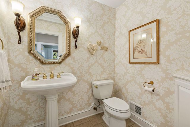 18709 Melrose Chase, Eden Prairie, MN 55347