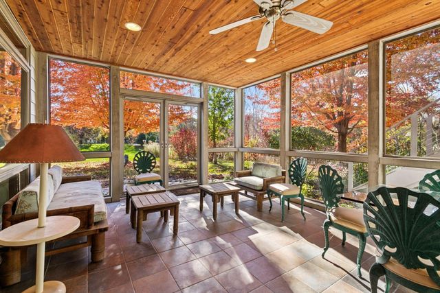 18709 Melrose Chase, Eden Prairie, MN 55347