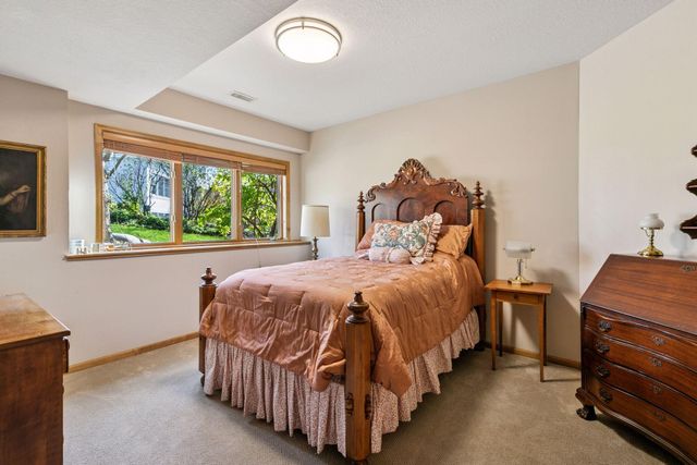 18709 Melrose Chase, Eden Prairie, MN 55347