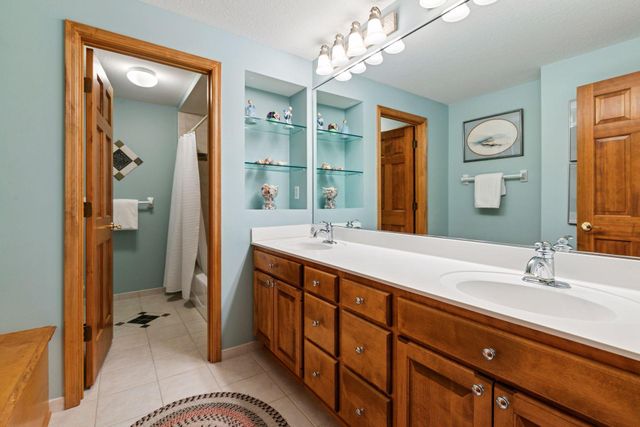 18709 Melrose Chase, Eden Prairie, MN 55347