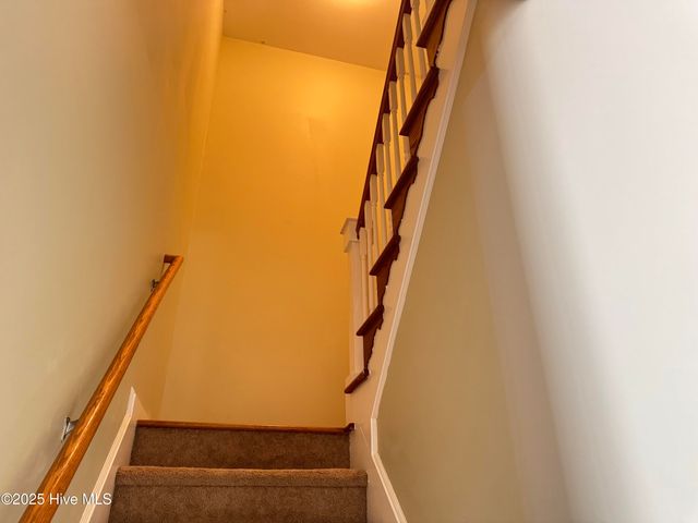 1801 Fox Den Way 2, Greenville, NC 27858
