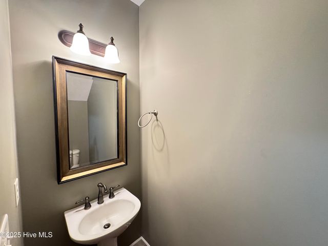 1801 Fox Den Way 2, Greenville, NC 27858