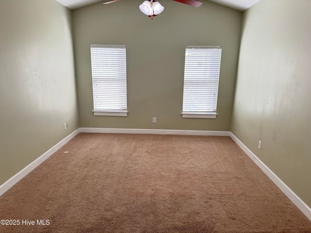 1801 Fox Den Way 2, Greenville, NC 27858