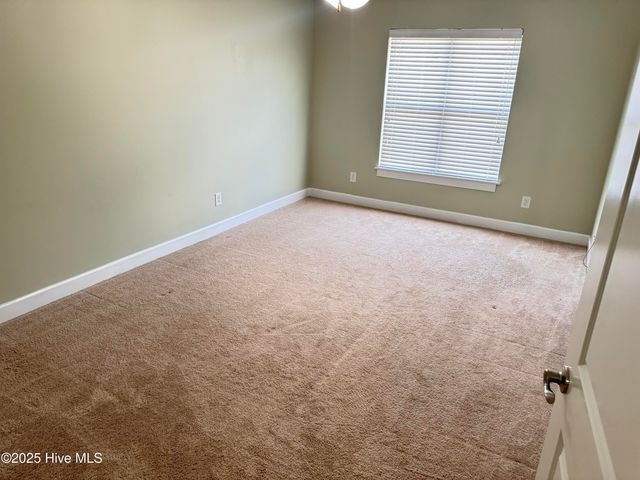 1801 Fox Den Way 2, Greenville, NC 27858