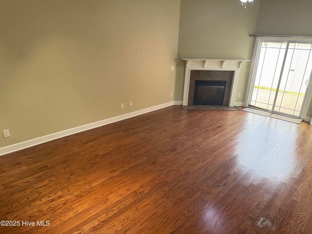 1801 Fox Den Way 2, Greenville, NC 27858