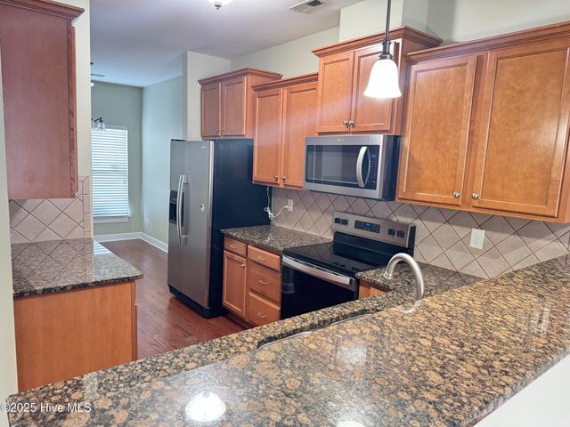 1801 Fox Den Way 2, Greenville, NC 27858