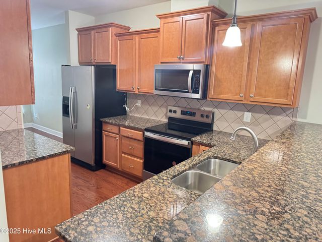 1801 Fox Den Way 2, Greenville, NC 27858