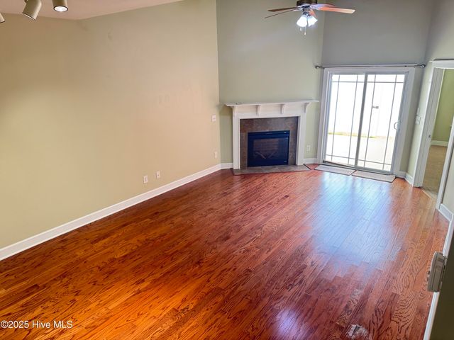 1801 Fox Den Way 2, Greenville, NC 27858