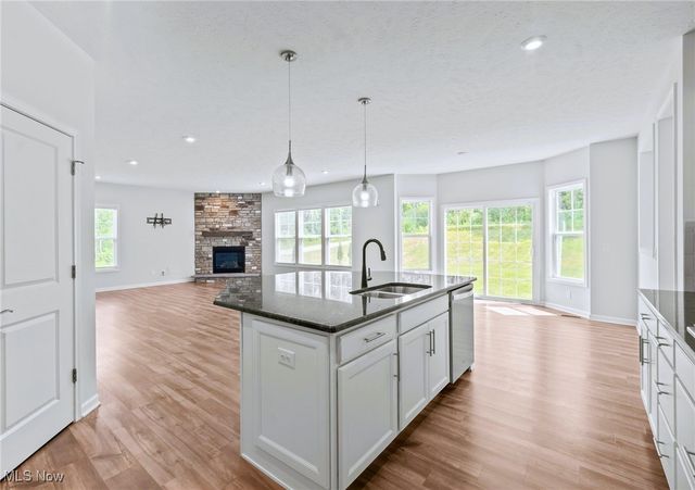 792 Nancy Drive, Aurora, OH 44202