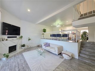 22040 Strathern, Canoga Park, CA 91304